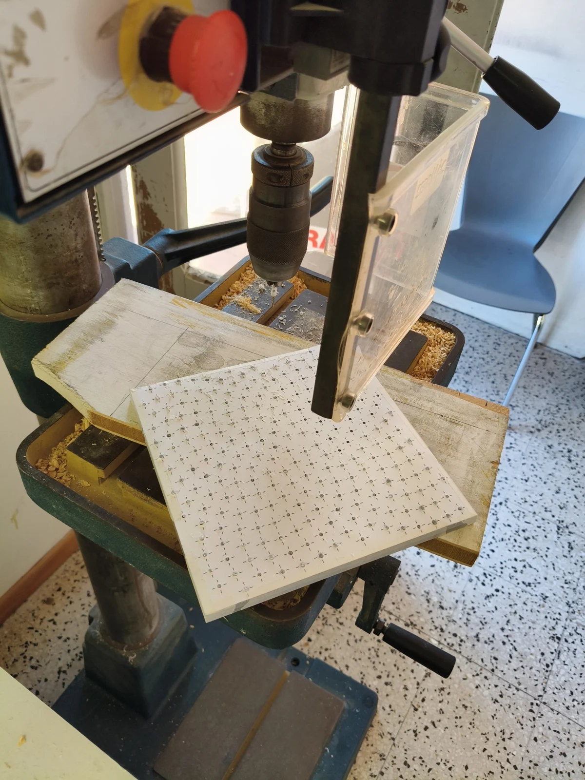 01 / Foratura manuale delle piastre